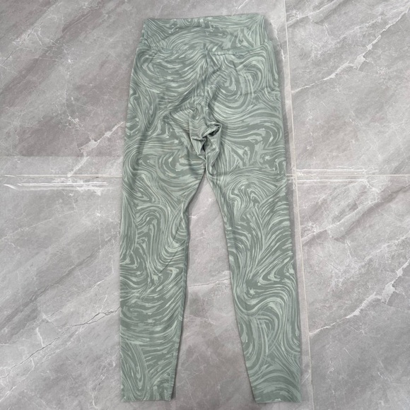 Women’s Old Navy Active Extra High Waisted Power Chill Swirl Leggings Large - Picture 8 of 16